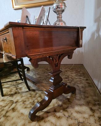 Scrivania epoca Luigi XVI in buone condiziini