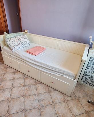 letto/divano IKEA modello HEMNES