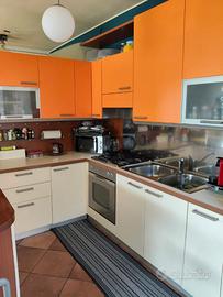 Cucina Doimo con penisola + piano massello ciliegi