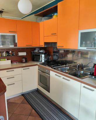 Cucina Doimo con penisola + piano massello ciliegi