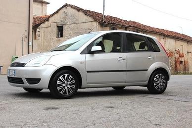 Ford Fiesta 1.2 5p. Tecno GREY ESTETICA COME DA FO