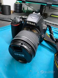 Kit Nikon D3500 con accessori inclusi