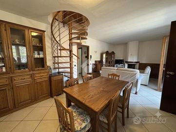 3 LOCALI A SOLTO COLLINA