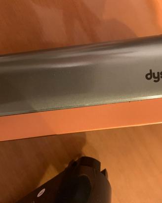 Dyson airstrait