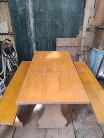 TAVOLO CON PANCHE RICHIUDIBILE A PARETE