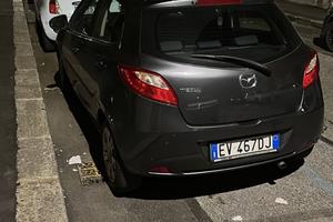 Auto madza 2 anno 2014
