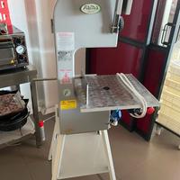 Sega ossi  a nastro FAMA 1650 con banchetto
