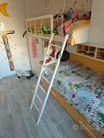 Camera a ponte con tre letti