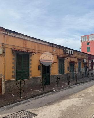 4 LOCALI A NAPOLI