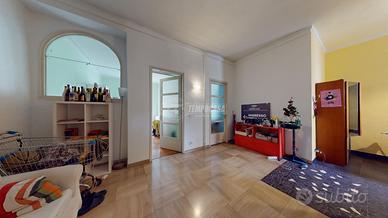 Appartamento a Torino Via Santa Giulia 4 locali