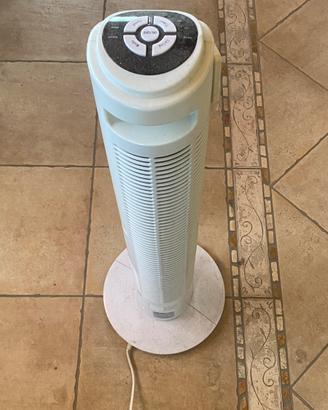 Ventilatore a colonna bianco con telecomando