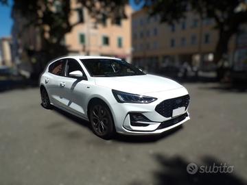 AUTO FORD FOCUS 5P DEL 05.2025 14.500 KM MOTORE 1.