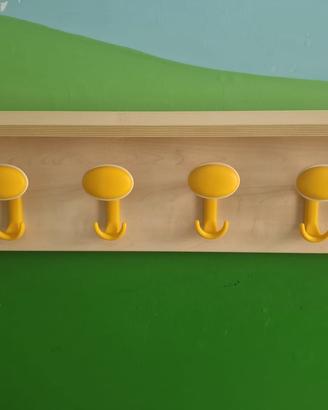 2 appendiabiti per scuola/ludoteca
