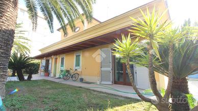 VILLA SINGOLA A SAN BENEDETTO DEL TRONTO