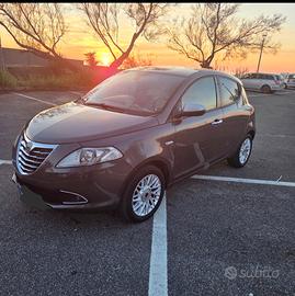 Lancia Ypsilon 1.3 JTD Platino 5P
