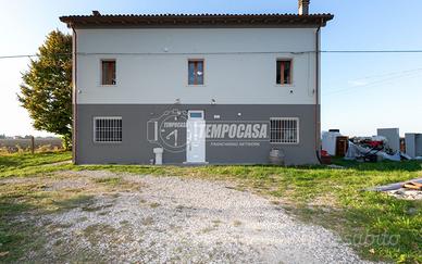 casa indipendente con giardino