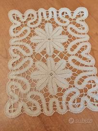 Centrotavola rettangolare in pizzo di Cantù