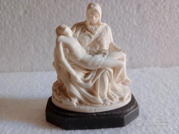 Statuina "La Pietà" di Michelangelo alta 7, 7 cm