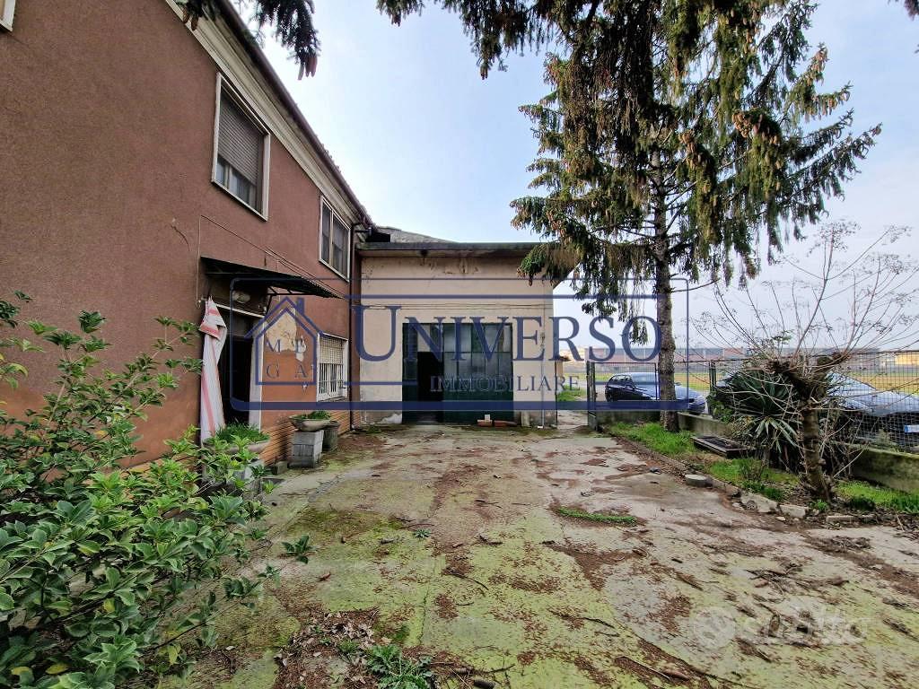 Villa di 450 m² con più di 5 locali e box auto a V - Vista 3
