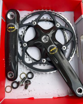 Guarnitura FSA in carbonio