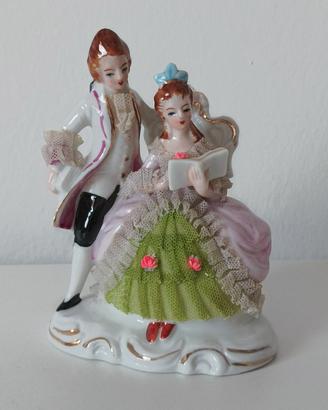Statuina in porcellana vintage 