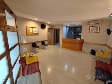 Studio Medico Ufficio arredato piano terra