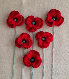 Papaveri all'uncinetto per applicazioni 