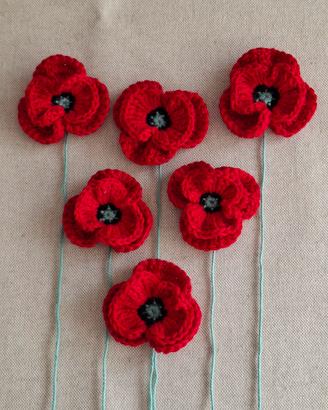 Papaveri all'uncinetto per applicazioni 