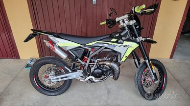 Fantic Caballero Motard 50 con Scarico Big One Rac
