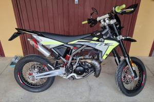 Fantic Caballero Motard 50 con Scarico Big One Rac