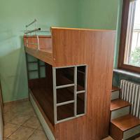 Letto a castello con scala a cassettoni 