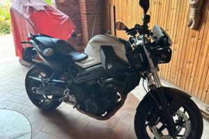 Moto F800 R