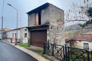 Box auto/garage ex granaio fronte strada