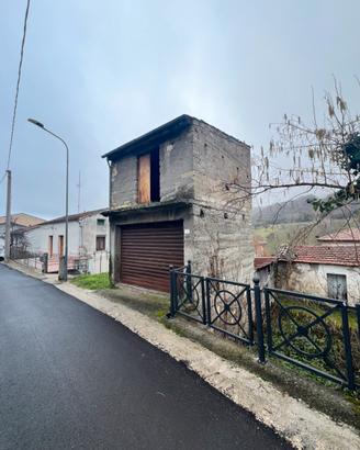 Box auto/garage ex granaio fronte strada