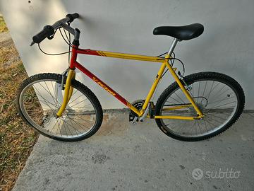 bicicletta Mountain bike 