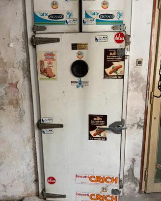 Portone cella frigo vecchio