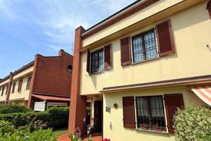 VILLA A SCHIERA A VILLASANTA