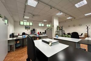 Immobile di 100 m² con 1 locale a Merone
