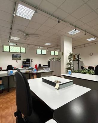 Immobile di 100 m² con 1 locale a Merone