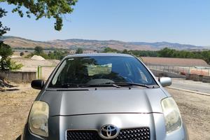 Toyota Yaris 1.0 5 porte Benzina/GPL