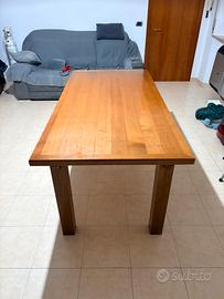 Tavolo in legno massello