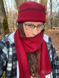 Set invernale cappello, sciarpa, guanti bordeaux