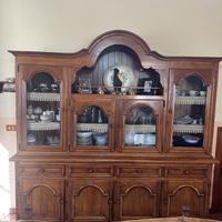 Credenza in legno con vetrina