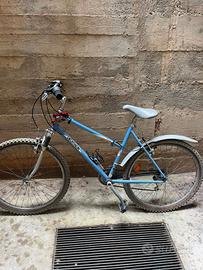 Bicicletta Decathlon con cambio Shimano RevoShift