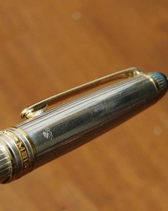 Penna stilografca MontBlanc in argento massiccio