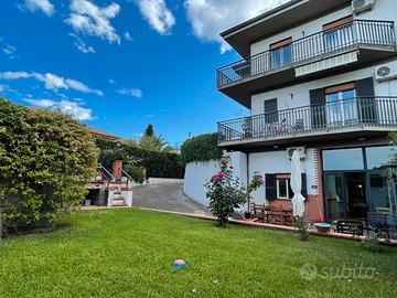 Mascalucia - Villa bifamiliare con giardino