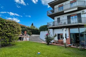 Mascalucia - Villa bifamiliare con giardino