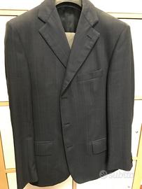 abito da uomo spezzato