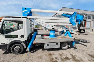 Camion con Piattaforma Aerea Nissan NT400 Cabstar 
