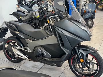 Honda Integra 750 gommato e tagliandato